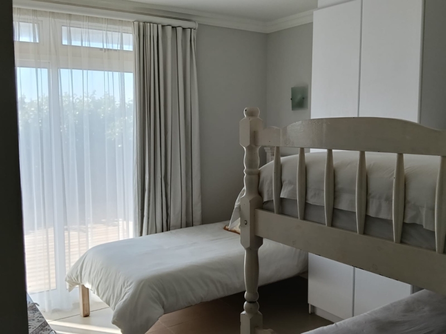 6 Bedroom Property for Sale in Wavecrest Eastern Cape